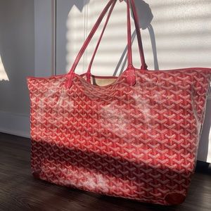 Special red goyard tote bag special color.